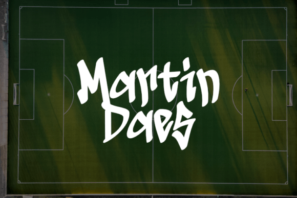 Martin Daes: A Creative Display Font for High-Street Fashion